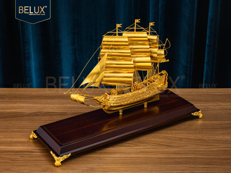 Thuyền buồm phong thủy mạ vàng 24k&nbsp;51x18x34cm